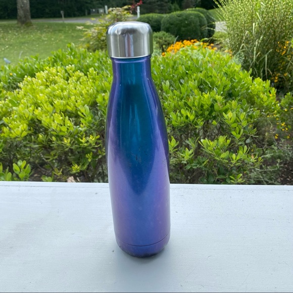 Blue 17 ounce Swell Water Bottle - Picture 3 of 6